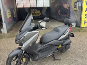 YAMAHA X-MAX 250
