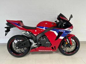 HONDA CBR 600 RR +1.HAND+GARANTIE+WENIG KM+