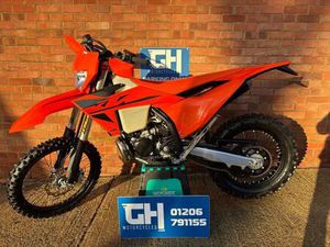 2025 KTM EXC 250 2 STROKE TBI - 91 MILES / 6 HOURS - 1 OWNER - CLEAN