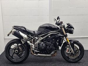 TRIUMPH SPEED TRIPLE S 1050 ABS ** ALL KEYS AND BOOKS - 12 MONTHS MOT **