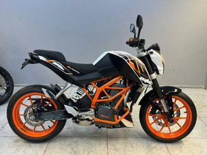 KTM 390 DUKE WHITE ABS (VIEL ZUBEHÖR, KD+TÜV NEU)