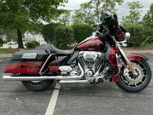 2011 HARLEY-DAVIDSON FLHTCUSE6 - CVO ULTRA CLASSIC ELECTRA GLIDE