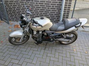 KAWASAKI ZR7 MIT A2 DROSSEL UND HURRICANE AUSPUFF