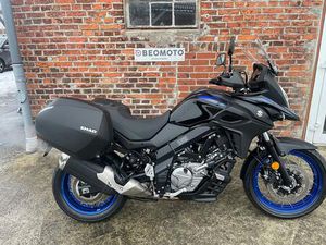 SUZUKI DL 650 X V-STROM 2500KM KOFFER MITTELSTÄNDER TOP