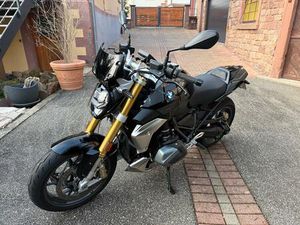 BMW R1250R TRIPLE BLACK AKRAPOVIC