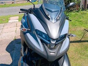 YAMAHA MWD 300 TRICITY SH20