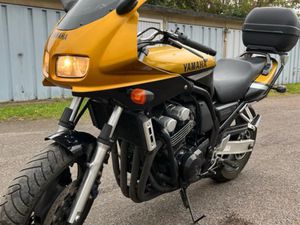 YAMAHA FZS 600 FAZER