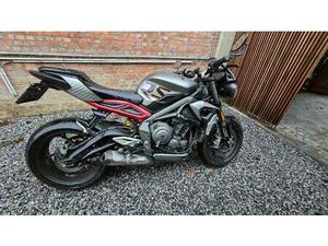 ② TRIUMPH STREET TRIPLE RS 2021