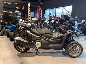 CV3 2023 PREMIÈRE MAIN