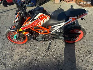 390 KTM EDITION RED BULL