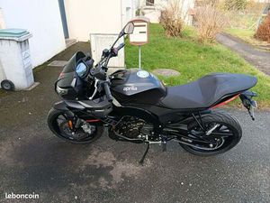 MOTO APRILIA TUONO