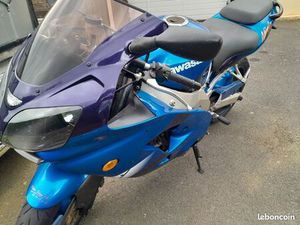 ZX9R DE 2001 AVEC 64500KLM