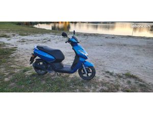 VENDS SCOOTER PEUGEOT KISBEE