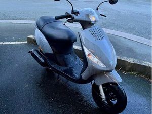 PIAGGIO ZIP 50 2T – RÉVISÉ – CT OK – AUCUN FRAIS À PRÉVOIR
