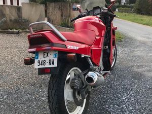 HONDA VFR 750 RC24