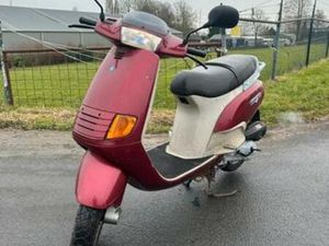 PIAGGIO SKIPPER 125CC MET COMPLETE DUITSE PAPIEREN — SCOOTERS | PIAGGIO — MARKTPLAATS