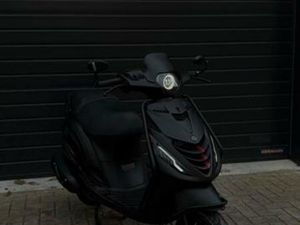 PIAGGIO ZIP — SCOOTERS | PIAGGIO — MARKTPLAATS
