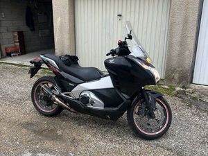 HONDA INTÉGRA 700