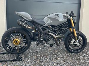 DUCATI MONSTER