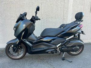 YAMAHA X-MAX 125 TECH MAX – ÉTAT IRRÉPROCHABLE, BOX FERMÉ