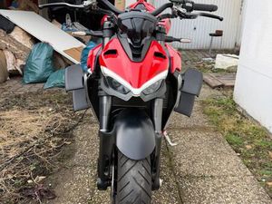 DUCATI STREETFIGHTER V2
