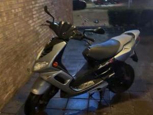 PEUGEOT SPEEDFIGHT 2 SCOOTER RUILEN MET EEN E-BIKE KAN OOK — SCOOTERS | PEUGEOT — MARKTPLAATS