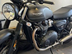 TRIUMPH STREET TWIN
