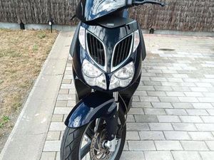 ② APRILIA SPORTCITY 200