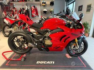 DUCATI PANIGALE V4 S FULL AKRAPOVIC