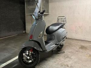 VESPA SPRINT | IGET | 2019 | NARDO GREY | 11K KM | 1STE EIG. — SCOOTERS | VESPA — MARKTPLAATS