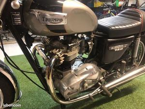 MOTO TRIOMPHE BONNEVILLE 750