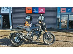 HUSQVARNA 125 SVARTPILEN ABS + MOTOBOX