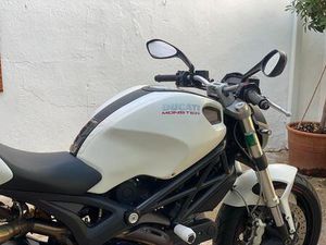 DUCATI - MONSTER 696+