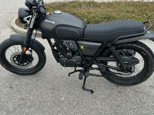 KEEWAY X-LIGHT 125 ABS – GEPFLEGT – EZ 03/2024 – CA 4.500 KM