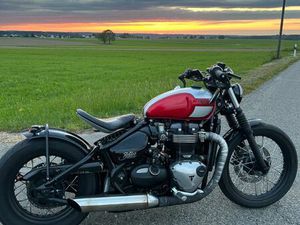 TRIUMPH BONNEVILLE BOBBER