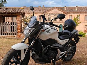 HONDA NC700S – SPÉCIALE PETITS GABARITS (KIT RABAISSEMENT) – A2 – 6200 KM