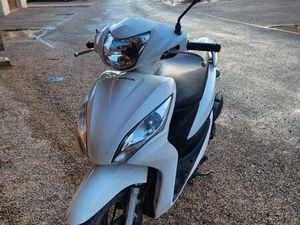 SCOOTER 50 CC HONDA VISION ROBUSTE ET TRÈS FIABLE QUI TOTALISE 20 000KMS CONTRÔLE TECHNIQUE ET CARTE GRISE À JOUR