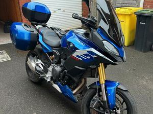 ② BMW F 900 XR
