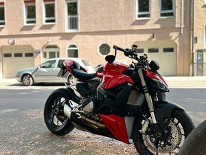 DUCATI STREETFIGHTER V2 - ROTES NAKED BIKE