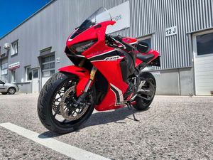 HONDA CBR 1000 RR FIREBLADE