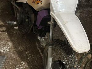 YAMAHA PW80 KINDERMOTORRAD - BASTLERFAHRZEUG