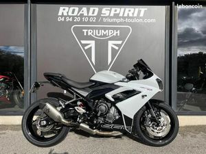 TRIUMPH DAYTONA 660
