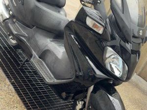 SUZUKI BURGMAN 650 – 2011 – PACK EXCLUSIVE – TRÈS BEL ÉTAT – 27 500 KM
