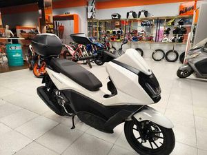 KYMCO - SKY TOWN 125
