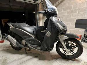 PIAGGIO BEVERLY 350 SPORT NERO