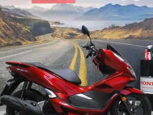 ② HONDA PCX 125 (ANNÉE DE CONSTRUCTION 2020)