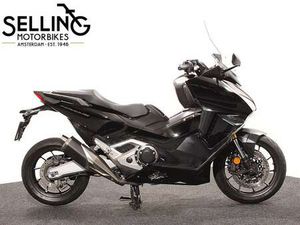 HONDA FORZA 750 NSS ZWART