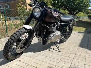 TRIUMPH BONNEVILLE T100 SCRAMBLER UMBAU