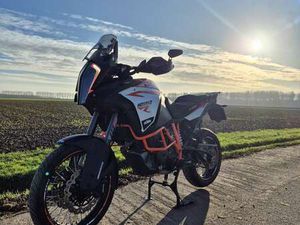 KTM 1290 SUPER ADVENTURE R ORANJE