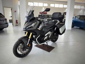 HONDA X-ADV 750 CON TRAVEL PACK